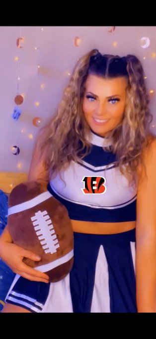 @NFLCanada @Bengals #cheerleader #SuperBowl https://t.co/duQw6jQhWG<a class="tags" target="_blank" title="On Twitter" href="/?out=eyJ0eXAiOiJKV1QiLCJhbGciOiJIUzUxMiJ9.eyJpYXQiOjE3MjMwNzIxODQsImlzcyI6InR3cG9ybnN0YXJzLmNvbSIsIm5iZiI6MTcyMzA3MjE4NCwiZXhwIjoxNzU0NjA4MTg0LCJyZWRpcmVjdF91cmwiOiJodHRwczovL3R3aXR0ZXIuY29tL05GTENhbmFkYSJ9.FOlfdiQ6IhKUXHK88oF1WJqgIhG-Iij12VfwowRfz_irkNvRdF6iglEaAmhvmo4L5shX-3Xjy5l2YWdQAmZ3kQ">@NFLCanada</a><a class="tags" target="_blank" title="On Twitter" href="/?out=eyJ0eXAiOiJKV1QiLCJhbGciOiJIUzUxMiJ9.eyJpYXQiOjE3MjMwNzIxODQsImlzcyI6InR3cG9ybnN0YXJzLmNvbSIsIm5iZiI6MTcyMzA3MjE4NCwiZXhwIjoxNzU0NjA4MTg0LCJyZWRpcmVjdF91cmwiOiJodHRwczovL3R3aXR0ZXIuY29tL0JlbmdhbHMifQ.MWWf7zhwQYjRuOB8U9Vr2MlxjV-k6YlJ4byCIZzJvQZoKKQgl9EBq-nmJSUprAd1E8ybmvPDQSdw9rz8xMJsQw">@Bengals</a><a href="/tag/cheerleader"class="tags">#cheerleader</a><a href="/tag/superbowl"class="tags">#SuperBowl</a>