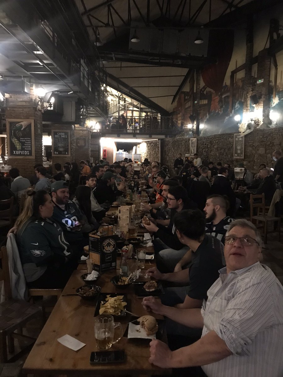 La familia <a href="/Uroloki/">Barcelona Uroloki</a> viendo la <a href="/SuperBowl/">Super Bowl</a> en la <a href="/ovellanegrabcn/">Grup Ovella Negra</a> 
<a href="/FCFAtwi/">FCFA 🏈</a> <a href="/Bcn_SantMarti/">Districte de Sant Martí</a> <a href="/UFECcat/">Unió de Federacions Esportives de Catalunya</a> <a href="/btvesports/">btv esports</a>