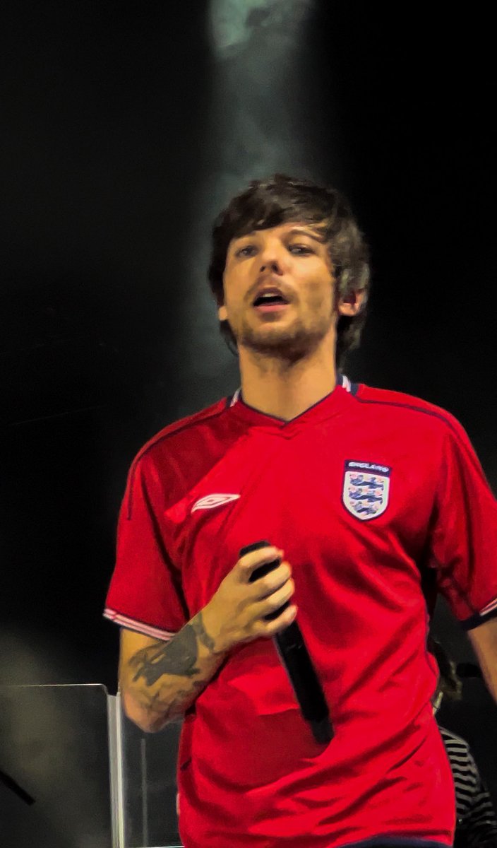 pao28v's tweet photo. dios está foto 

I vote #Louies for #BestFanArmy at the #iHeartAwards https://t.co/WGvhVyLL6t
