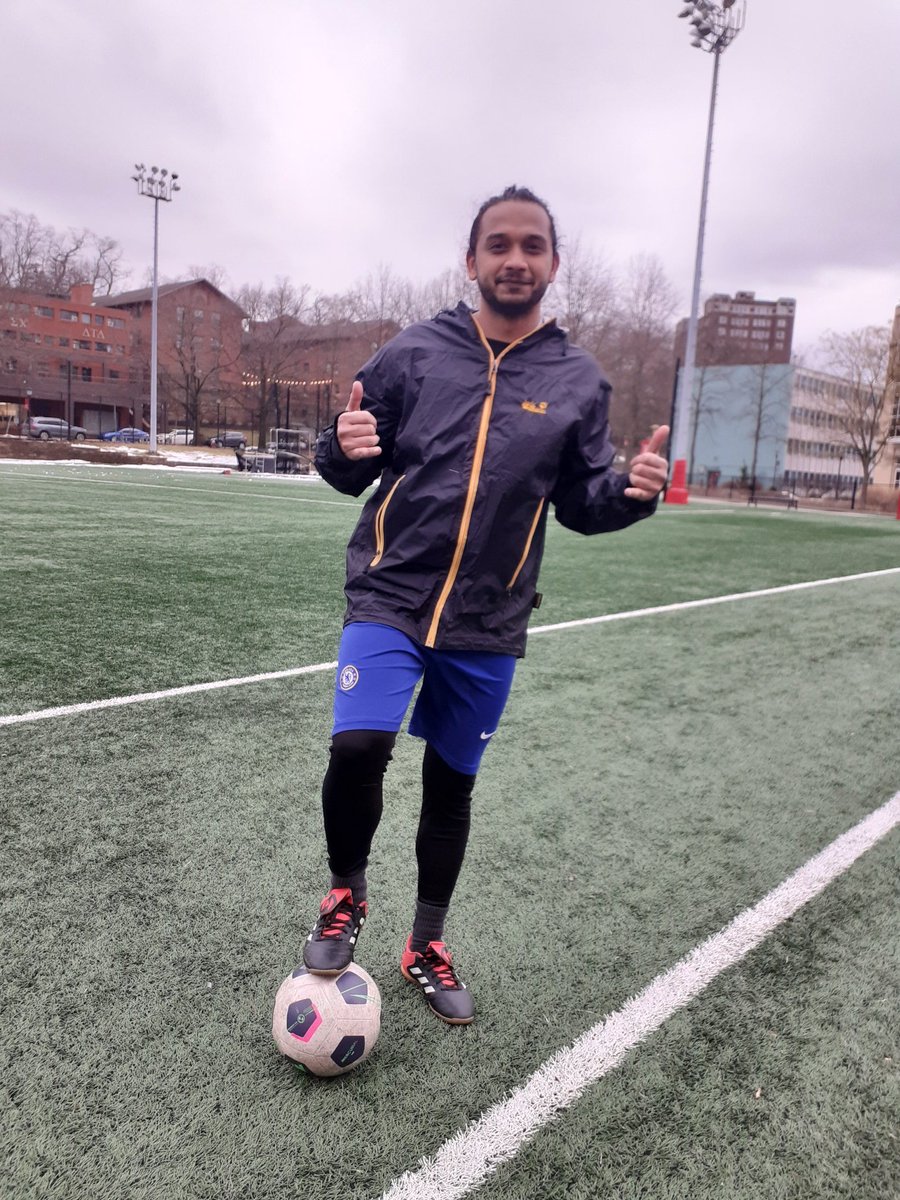 Finally played football (soccer) in -3 degrees with mad wind. Initially I was scared if I'd be welcomed by strangers, but people at the @CarnegieMellon field were super friendly and inclusive. I had a ball time. Just 3 weeks since I'm here and I've found a group to play with!