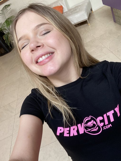 Guess who I got to shoot for today @pervcity @maestroclaudio https://t.co/5WMaXg1nQE<a class="tags" href="/tag/pervcity">@pervcity</a><a class="tags" target="_blank" title="On Twitter" href="/?out=eyJ0eXAiOiJKV1QiLCJhbGciOiJIUzUxMiJ9.eyJpYXQiOjE3MjAwOTE4NDksImlzcyI6InR3cG9ybnN0YXJzLmNvbSIsIm5iZiI6MTcyMDA5MTg0OSwiZXhwIjoxNzUxNjI3ODQ5LCJyZWRpcmVjdF91cmwiOiJodHRwczovL3R3aXR0ZXIuY29tL21hZXN0cm9jbGF1ZGlvIn0.Gzi9wOwdYi-1agqI5ArrF-G6DhY0TS4i8TQnfsw16UdSLaDNl4HegX_wkMppjB1hdlN3yk71rBwna7_kLMuX6Q">@maestroclaudio</a>
