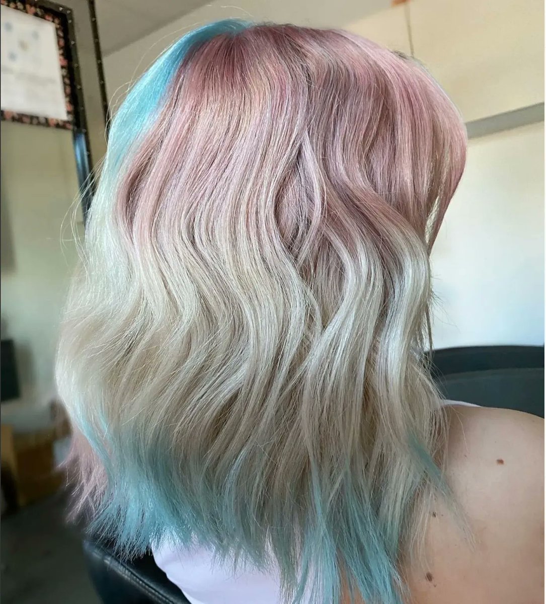 KeuneNAmerica's tweet photo. Talk about creativity at it's fullest with this #pastel split color hair WITH dip dyed ends! #hairgoals 
Hair by #Keune Ambassador @ChitaBeseau https://t.co/318qv5FBOy