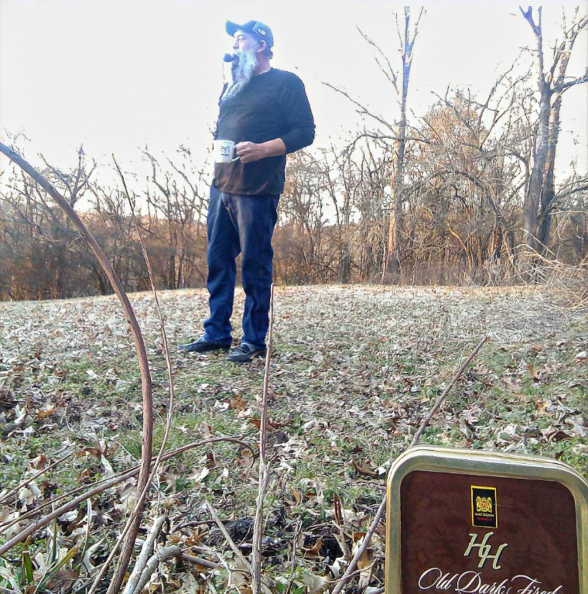 ericsrandomwrld's tweet photo. The perfect time of day to watch the deer in the field with a Gainey pipe full of Old Dark Fired and a mug of coffee on this beautiful Tennessee afternoon. #sundayintennessee https://t.co/7qtmeHZA5F