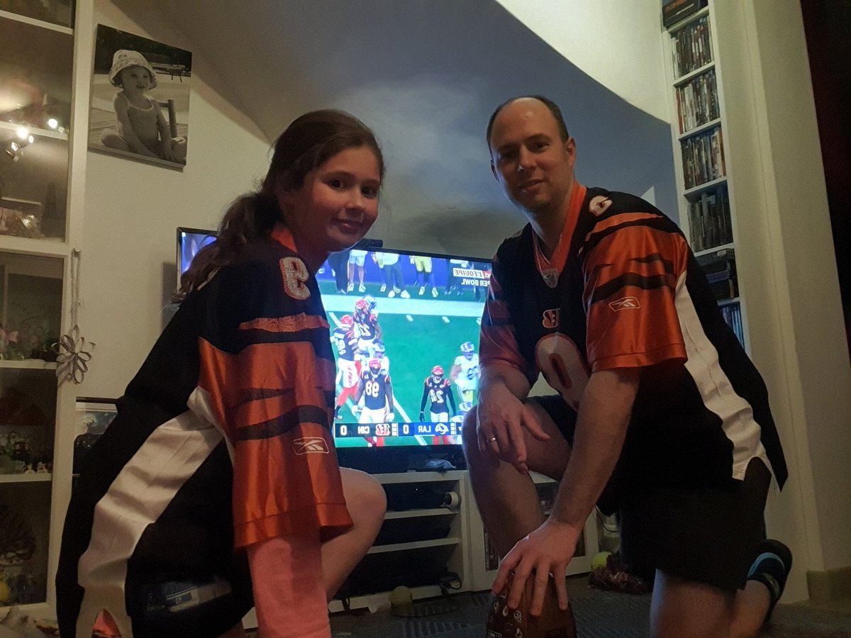DelormeBertrand's tweet photo. Allez on y croit en famille !
#lequipeNFL https://t.co/DlVmayT6uD