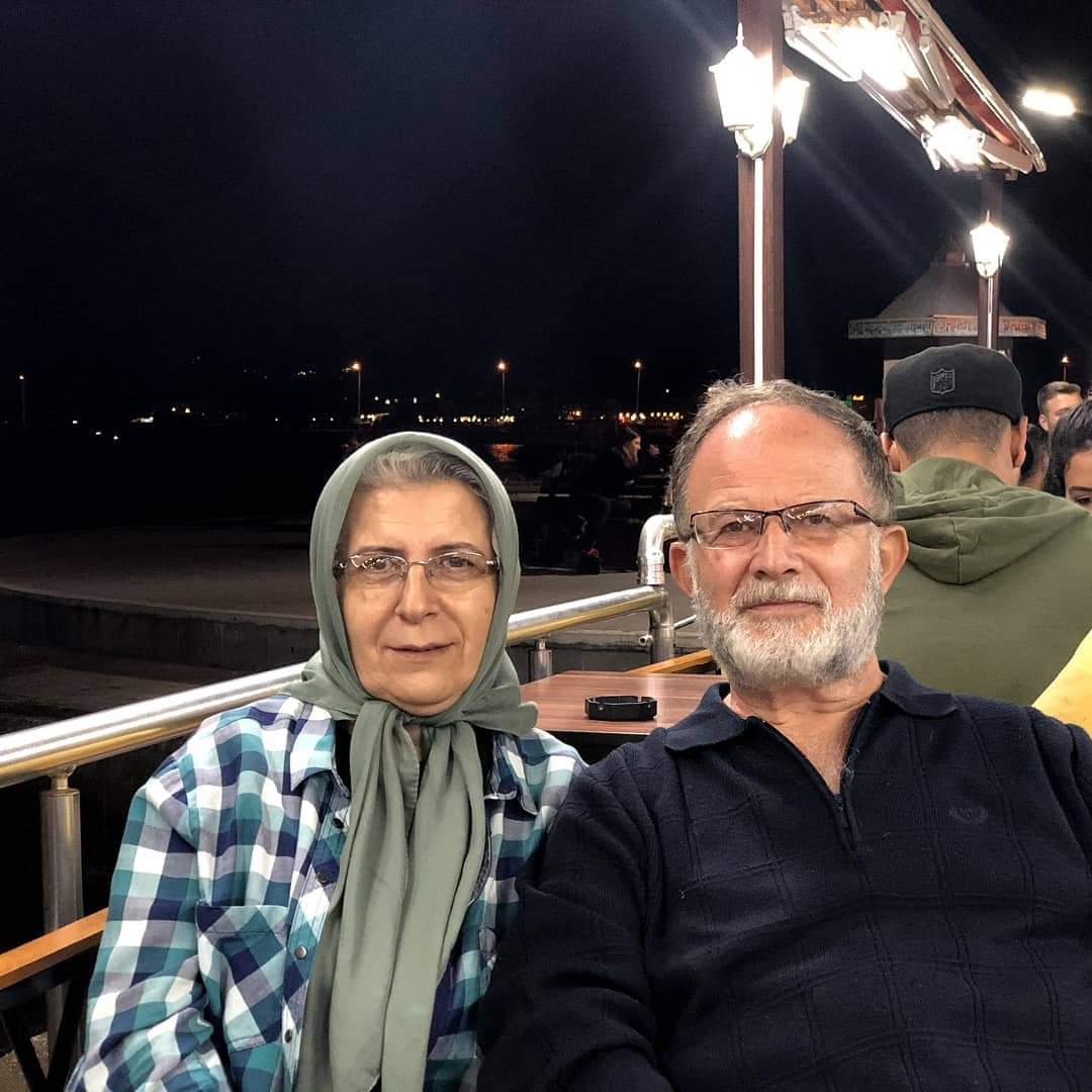 "Sana ne demeliyim bilmiyorum!
Güneşim desem, güneş batıyor 
Hayatım desem, hayat kısa...
Gülüm desem, oda soluyor 
Sana “CANIM” demeliyim 
Çünkü bu can seninle yanıyor."