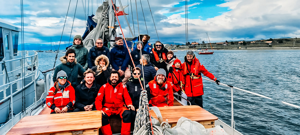 Alegría Marineros!!
El trabajo en equipo salvó la situación.
Qué orgullo de equipo!!
Actualizamos información
⬇️⬇️ El diario del Capitán ⬇️⬇️
alegriamarineros.com/el-trabajo-en-…

#velero #sea #sailing #navegar #mar #sailboat #barco #boat #sail #travel #sailinglife #náutica #antartida #viajes
