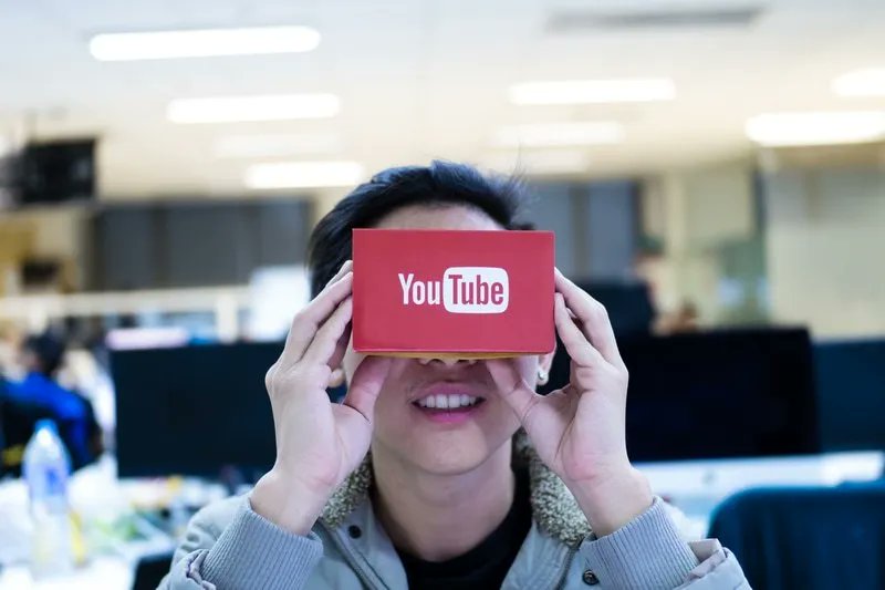 CharlieFink's tweet photo. YouTube said it will start creating metaverse experiences on its video platform, beginning with gaming, following competitorsβ investments in the buzzy category.
#YouTube pushing #VirtualReality in #metaverse bet https://t.co/DYCyCtLFc1 https://t.co/byKXZnVFjx