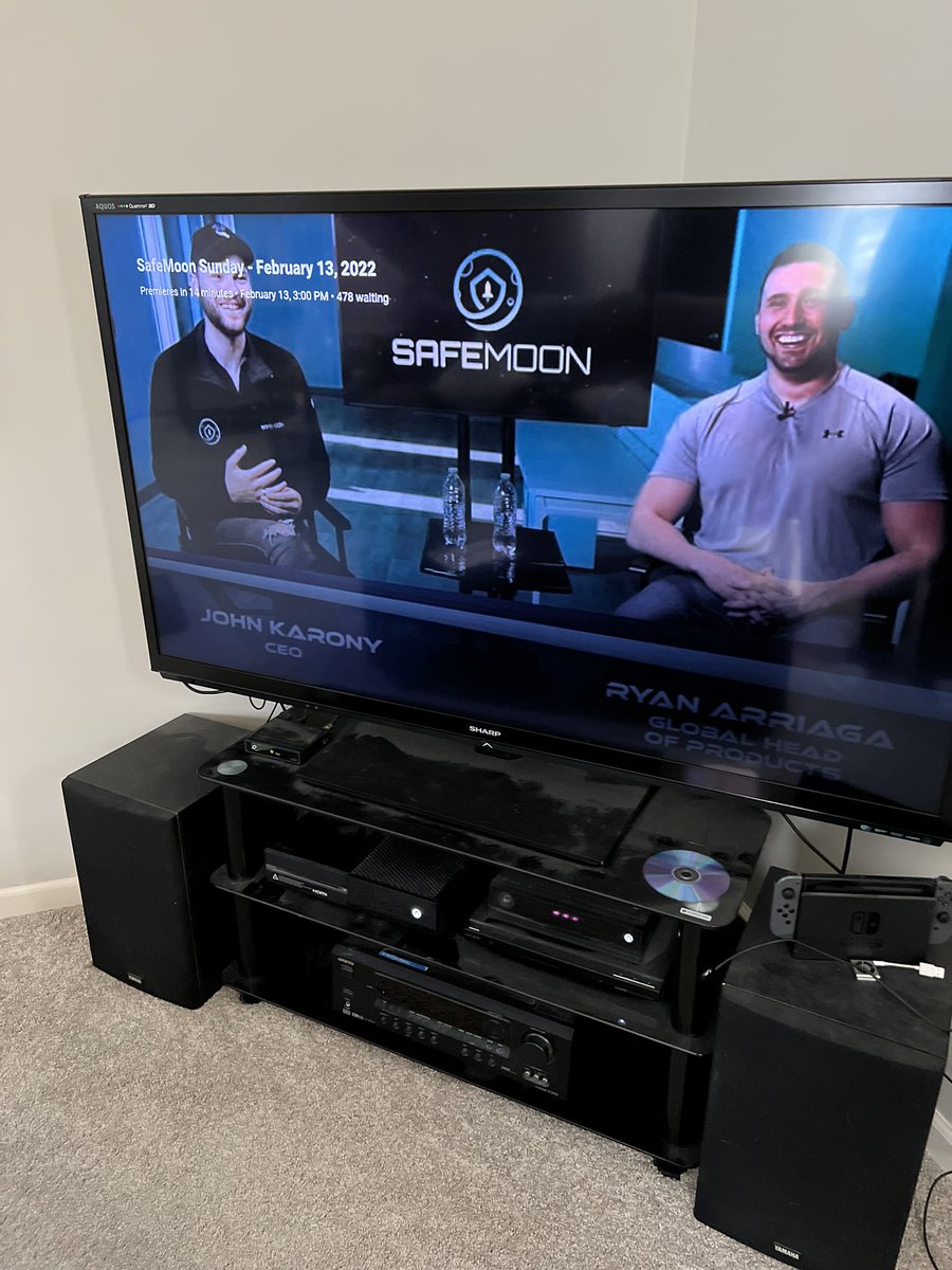 I have to dust, don’t judge. Too the moon!!!!!!🚀🌑🔥🎉
#SAFEMOONSUPERBOWL