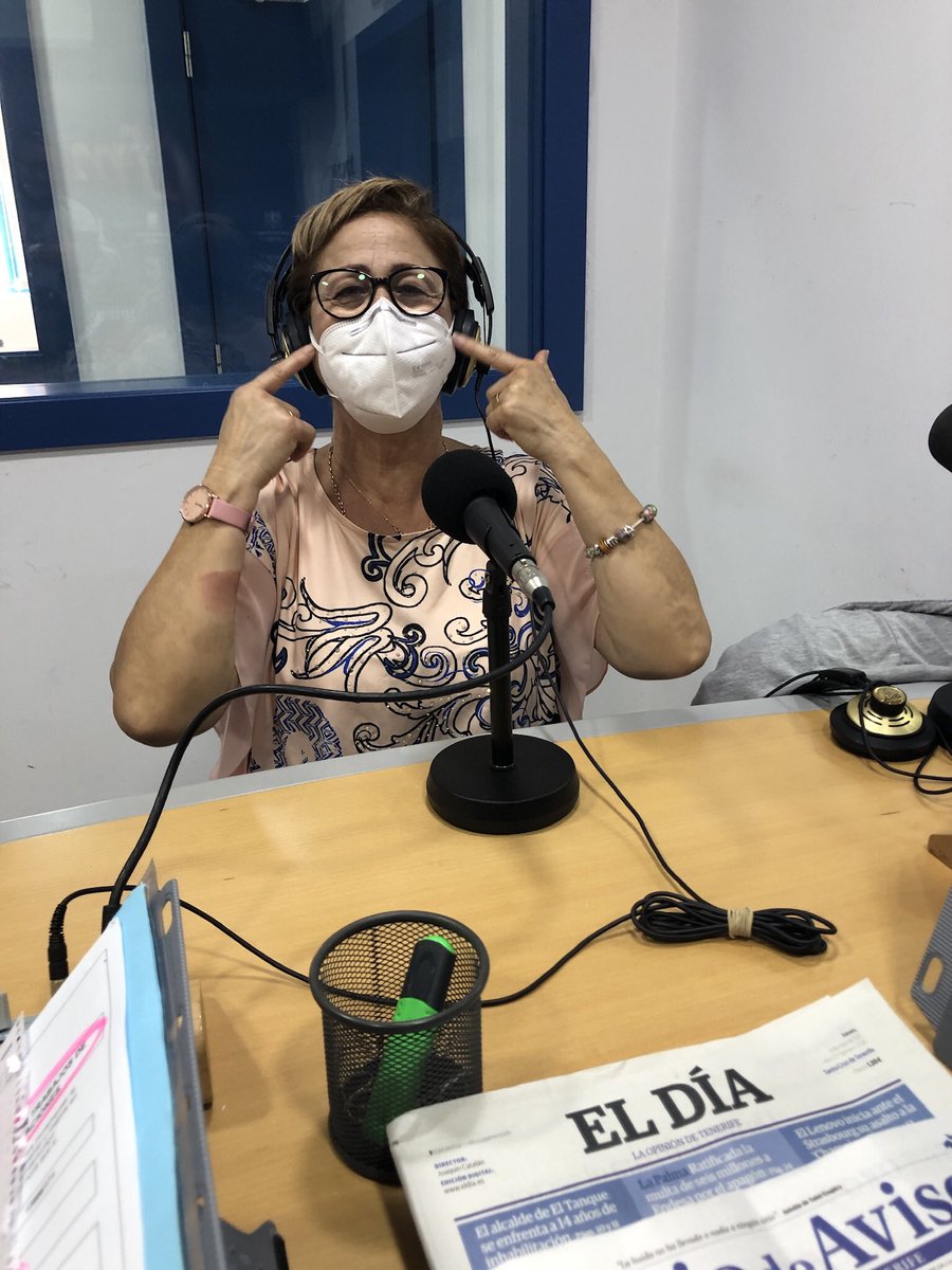 A quienes escuchan a quienes la hacen posible LA RADIO Gracias mil Gracias por tan maravilloso medio Quisieron matarla y enterrarla pero sigue y seguirá más viva que nunca Motivos hay de sobra Un abrazo para quienes la aman