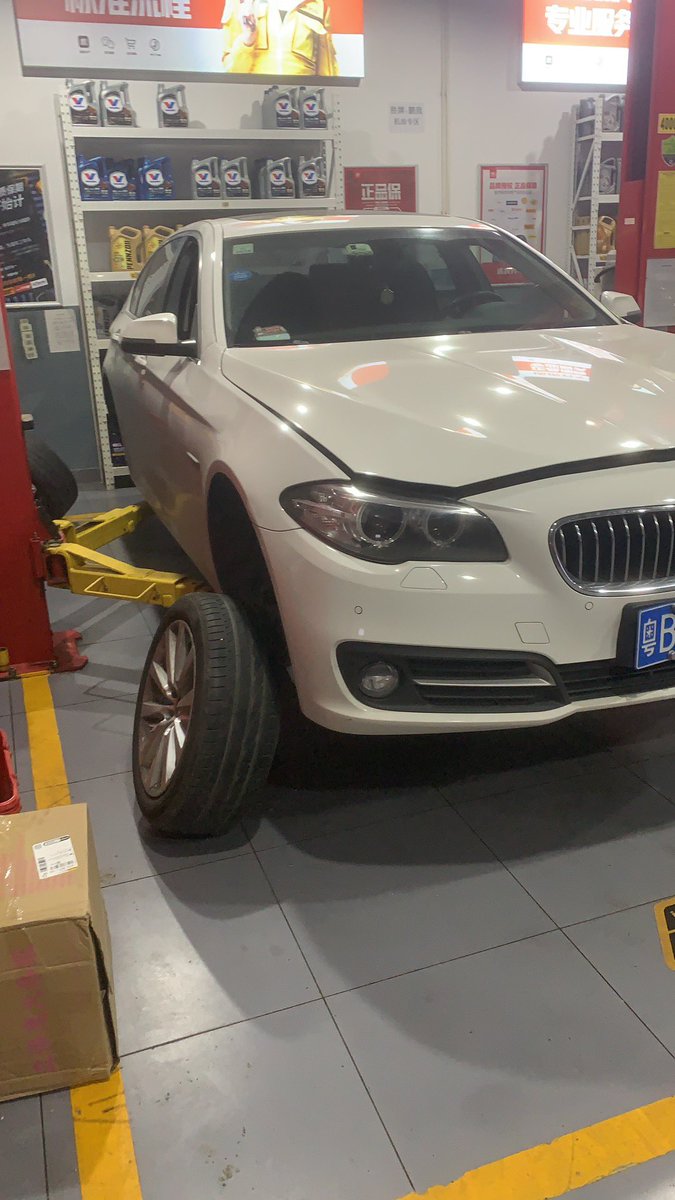 KitlungC's tweet image. 半夜三更爆胎  还好自己有店  妈的