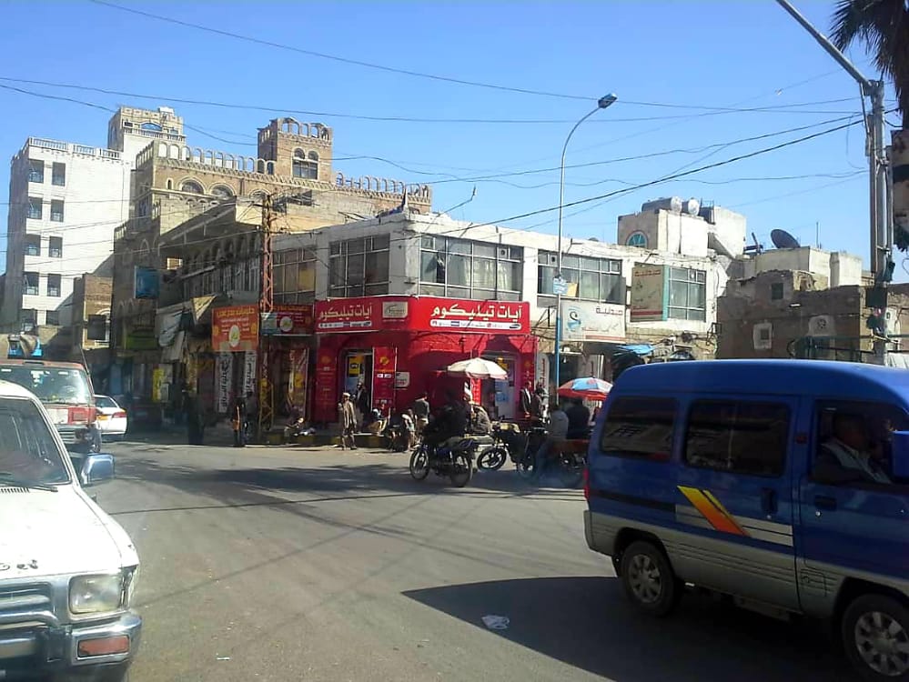 اكبر  موقع تجاري وستثماري  دورين اسواق تجاريه مساحه 3لبن حر معمد 3شوارع شارعين رئيسيين وشارع 8مترالموقع الدئري زفلت مجاري وكل الخدمات العامه السعر ومن الاخر250مليون من سعيد الحظ