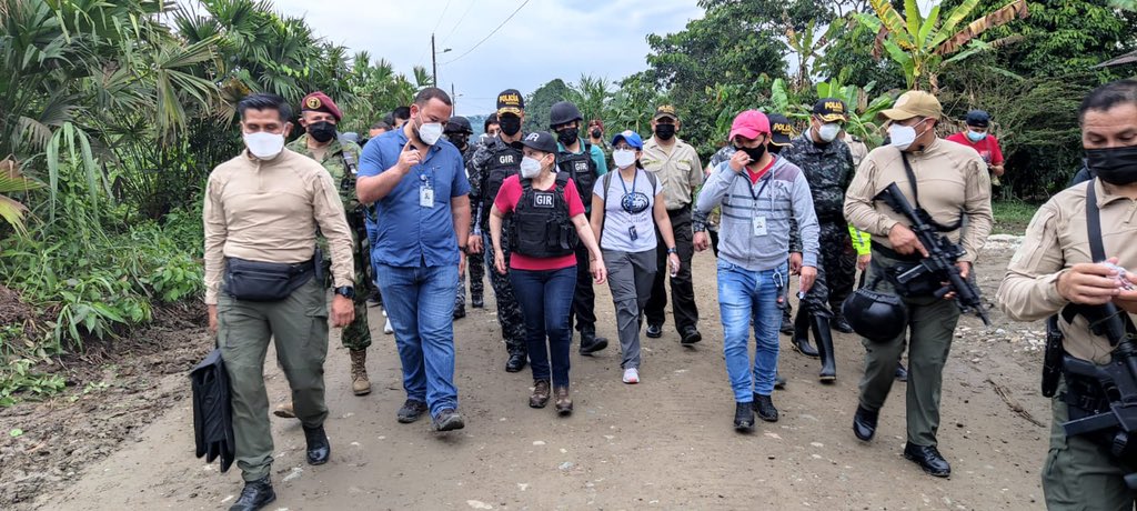 Alexandra Vela Puga (@alexandravelap) on Twitter photo 🚨El combate contra las actividades ilícitas continúa.
Desde la madrugada de hoy, <a href="/PoliciaEcuador/">Policía Ecuador</a> y <a href="/FFAAECUADOR/">Fuerzas Armadas del Ecuador</a> intervienen la comunidad Yutzupino, en Tena, donde se realiza minería ilegal. No permitiremos la afectación al medio ambiente ni a la vida de los ecuatorianos. 🚨El combate contra las actividades ilícitas continúa.
Desde la madrugada de hoy, <a href="/PoliciaEcuador/">Policía Ecuador</a> y <a href="/FFAAECUADOR/">Fuerzas Armadas del Ecuador</a> intervienen la comunidad Yutzupino, en Tena, donde se realiza minería ilegal. No permitiremos la afectación al medio ambiente ni a la vida de los ecuatorianos.