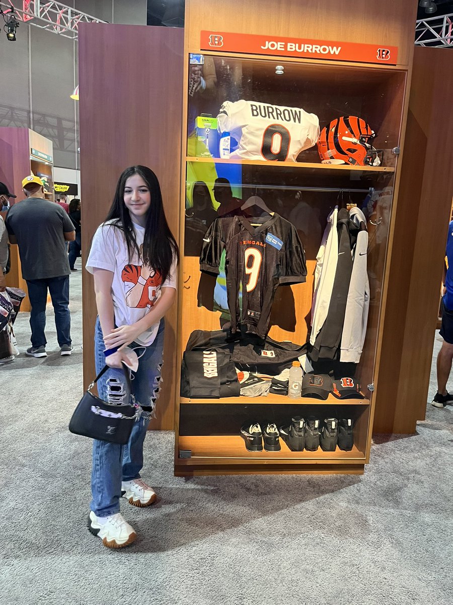 CassidyNaber's tweet photo. #WhoDeyInLA #WhoDey #SuperBowl https://t.co/EiYVjQz52U