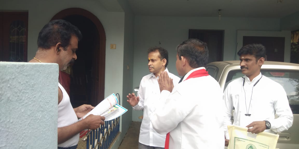 Sampathkumar_AV's tweet photo. இன்று(13-02-2022)

தாம்பரம் மாநகராட்சி 59-வது வார்டுக்குட்பட்ட பகுதிகளில் தீவிர வாக்குசேகரிப்பில் ஈடுபட்டேன்.

வெற்றி ஒன்றே இலக்கு✌🌱 

உங்கள் வீட்டு பிள்ளை - A.V சம்பத்குமார் 

உங்கள் ஓட்டு - இரட்டைஇலைக்கே !🌱✌

தேர்தல் நாள் : 19-02-2022

#VOTE_FOR_ADMK 
#VOTE_FOR_SAMPATHKUMAR https://t.co/8P4F65NvgD
