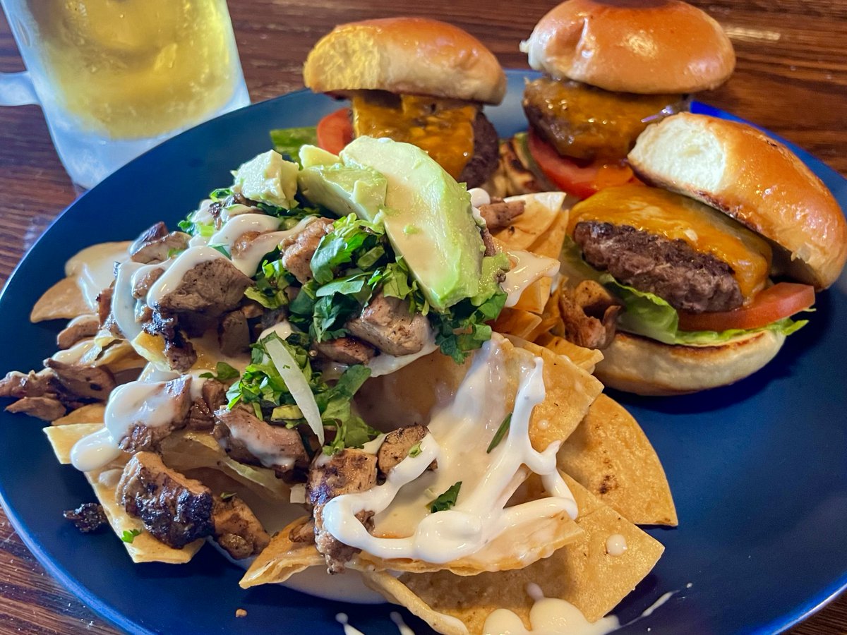Aztec_Daves's tweet photo. Today's the day, come grab food and beer specials all day long today until 11pm 🍔🍟🍻🔥

Dine in, takeout or delivery
📲 773.799.8644 

#AztecDaves #Superbowl #Specials https://t.co/z4VKXWyNfG