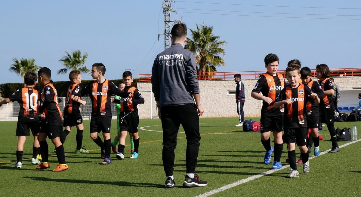 patacona_cf's tweet photo. Copa Federación 🏆 

Fase de grupos:
BC 1-0 C.D Don Bosco "B".
BC 0-1 F.B.C.D Catarroja " B"
BC 0-2 C.F Inter San José "C"
Cuartos de final:
BC 1-1 C.F Salesianos Burriana "B" (3-2 en penaltis) 

Clasificados para la semifinal de la Copa Federación! https://t.co/dzKx8LL8l6
