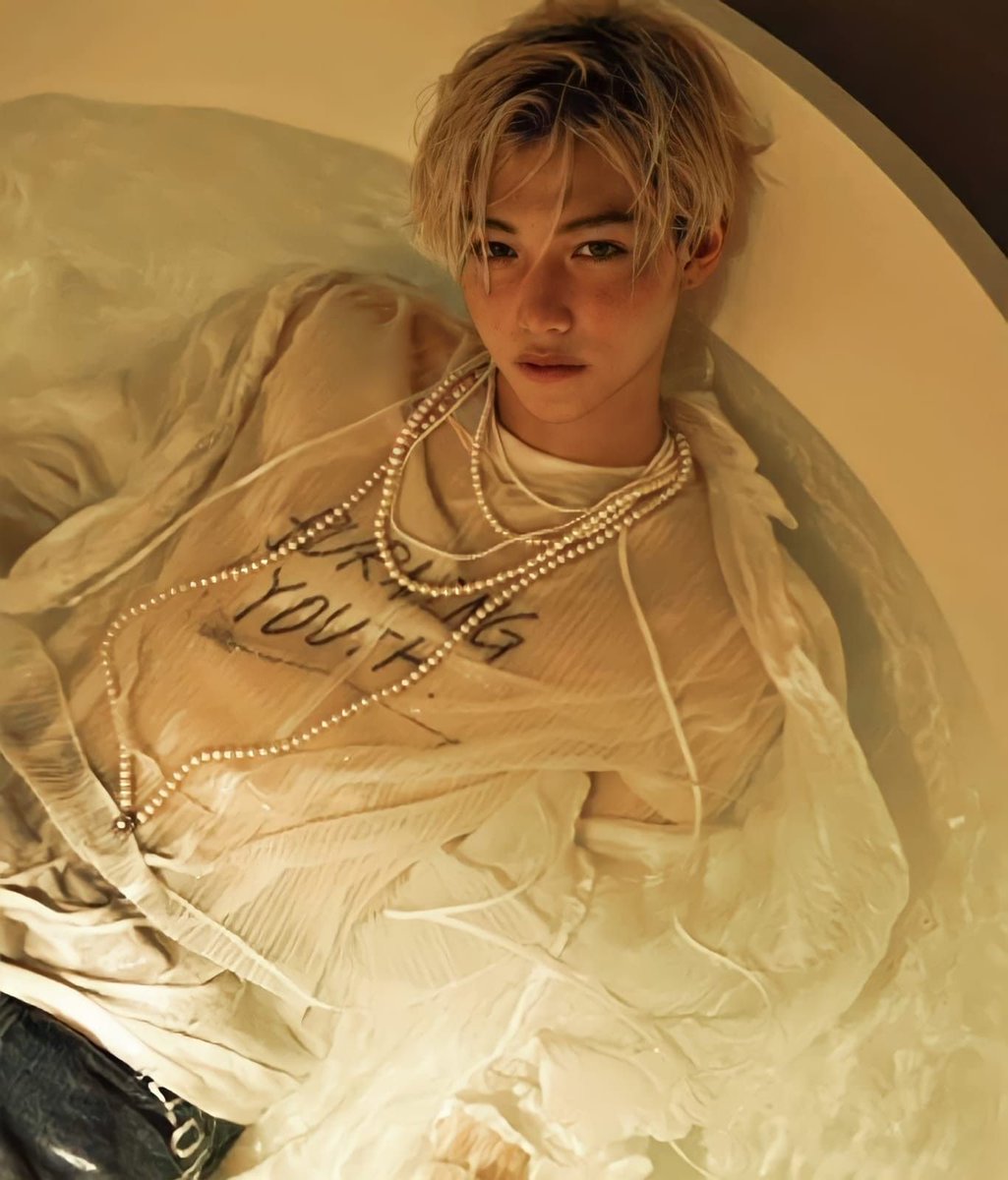 . @ itsshoyobitch  

⸙̭    ↷↷↷

    「 ፝֯   𝘚𝘩𝘰𝘺𝘰 𝘩𝘢𝘴 𝘱𝘰𝘴𝘵𝘦𝘥 ⎙

Mi intento de seductive.
                              #SeductiveSunday