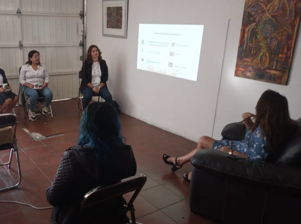RedRemuvi's tweet photo. “Amarse así mismo es el comienzo de una aventura que dura toda la vida”.
Agradecemos a la psicóloga Iris Kentya por el taller “Amor propio”, un tema de mucha importancia para nosotras las mujeres. 💜
#REMUVI
#NiUnaMás
#NoMasViolenciaDeGénero
#MesDelAmorPropio 💜 https://t.co/0xm2EmbOjj