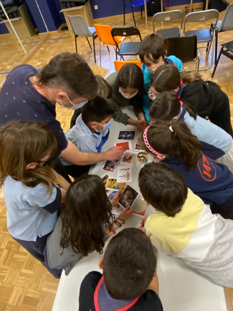 iberozoa's tweet photo. 4. Sábado por la tarde, Madrid. Realizamos nuestras actividades de Educación Ambiental más populares, el "Día de las serpientes" y la "Gymkhana de anfibios", con un grupo SCOUT. Una oportunidad única para fascinarnos con estos animales a través del juego 🐸🐍
@Iberozoajunior https://t.co/l0bXkFbV07