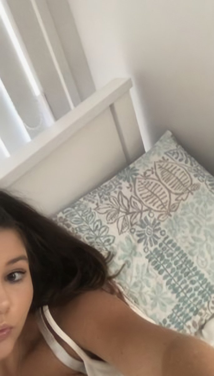 Neyse ki güzelliği ve ışıltılı aurasıyla 7 cihana nam salmış biriyim  yoksa bu hayat çekilmezdi nettt