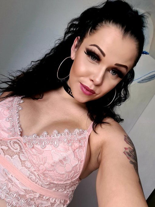 New boobies 👀 https://t.co/5WqKt18Ciu