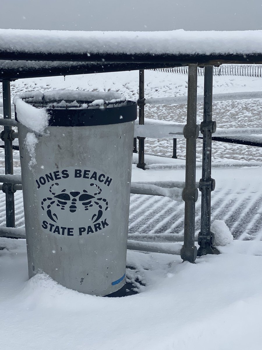 BucketBuoy's tweet photo. With more snow in today’s Super Bowl Sunday forecast, it’s hard to believe that yesterday was 60° in some places!! Just a little tease of what’s to come and then right back to winter. ☀️❄️🤷🏻‍♂️ Enjoy the snow and of course the football game! 🏈 #superbowl2022 #jonesbeach #jblc https://t.co/aeHUCnmPZo
