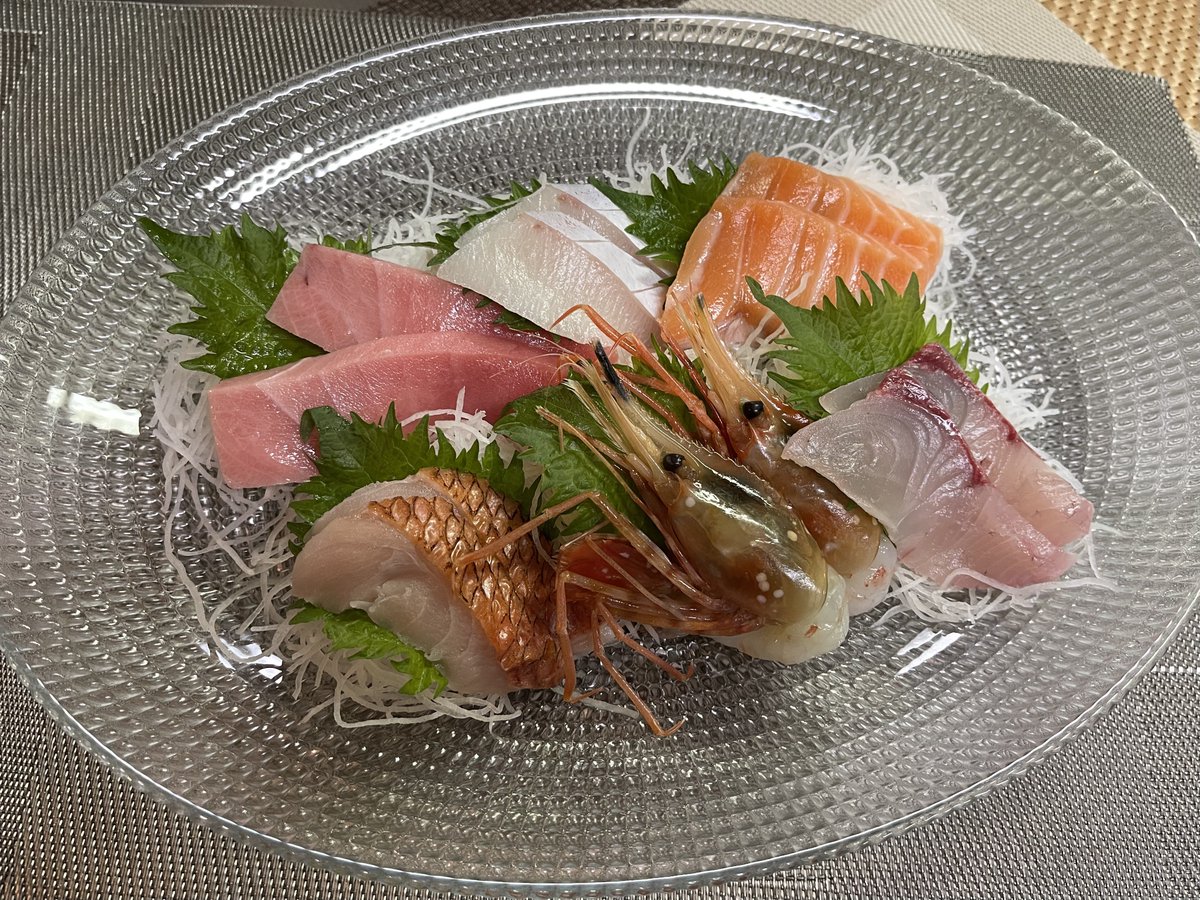 It's fantastic, Sashimi tastes.🐟🐟🐟👌

#sashimi #seafood #foodie #food #cuisine #cooking #beer #breakfast #brunch #lunch #dinner