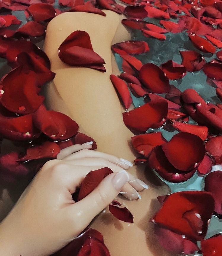 Self care Sunday!❤️ 

#sunday #sundayfunday #bath #selfcare #selflove #hercampus #hercampusstyle