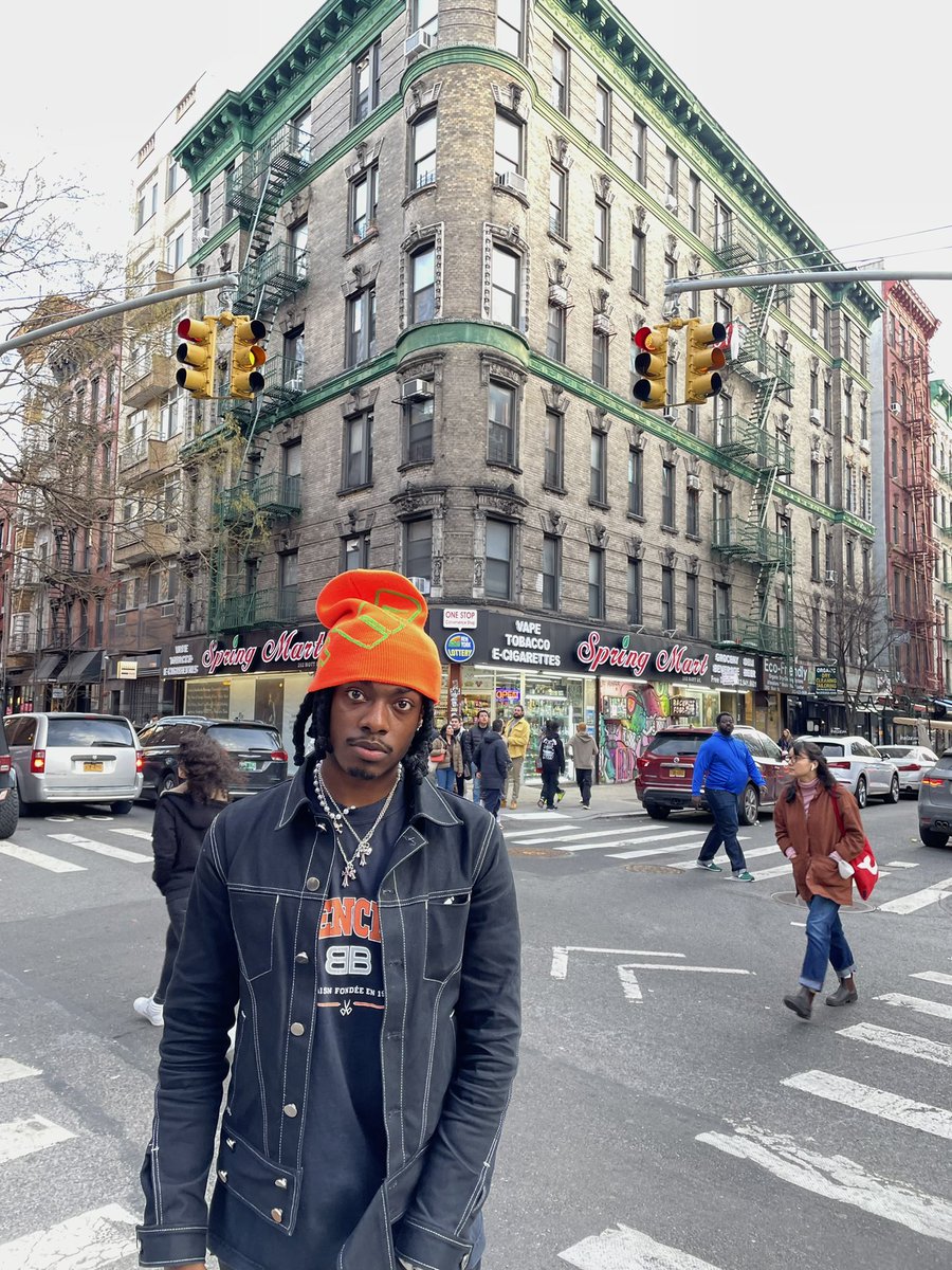 sovrennn's tweet photo. First pop up in new york 
thanks for coming out<3 ☻ #noidols https://t.co/bvJtSZXesO