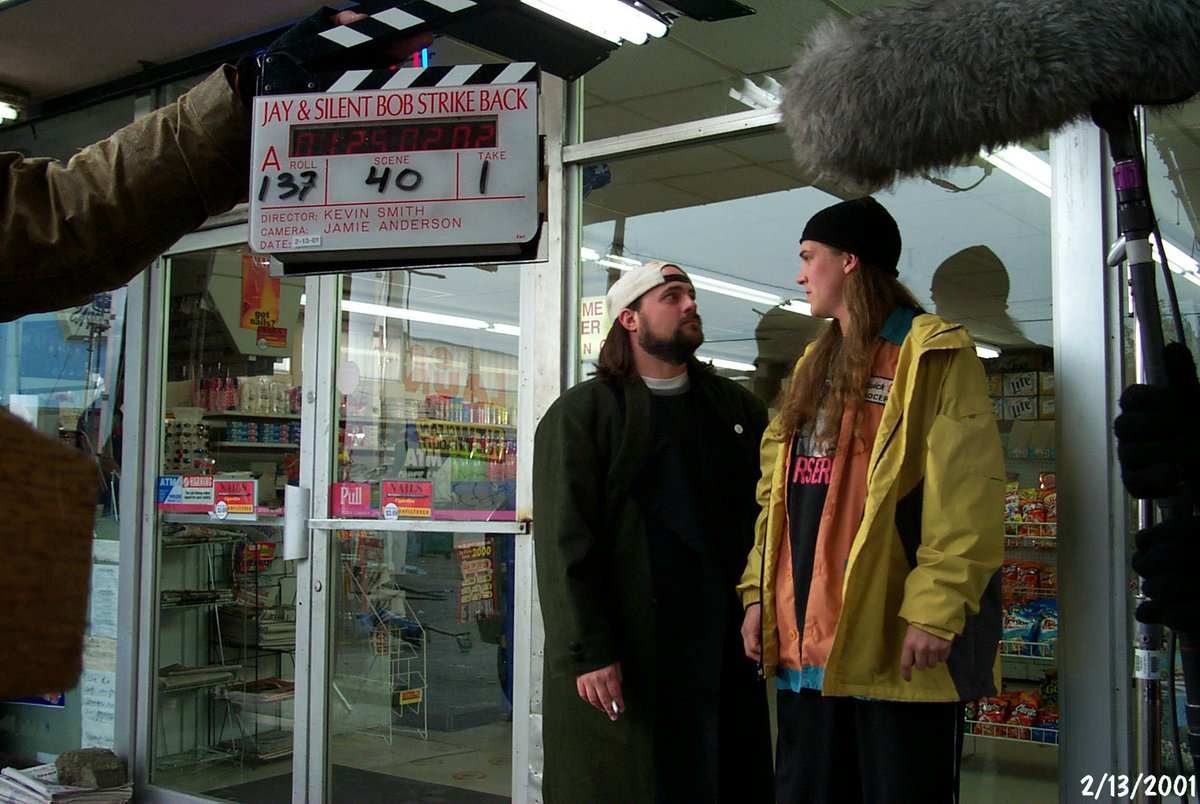 ThatKevinSmith's tweet image. See the date on the clapper &amp;amp; photo? 21 years ago from right now, @JayMewes and I were spotted cheating on Quick Stop with a convenience store in the Valley, as we shot JAY &amp;amp; SILENT BOB STRIKE BACK!
Celebrate by buying the script!
Yes, there was a script: jayandsilentbob.com/products/copy-…