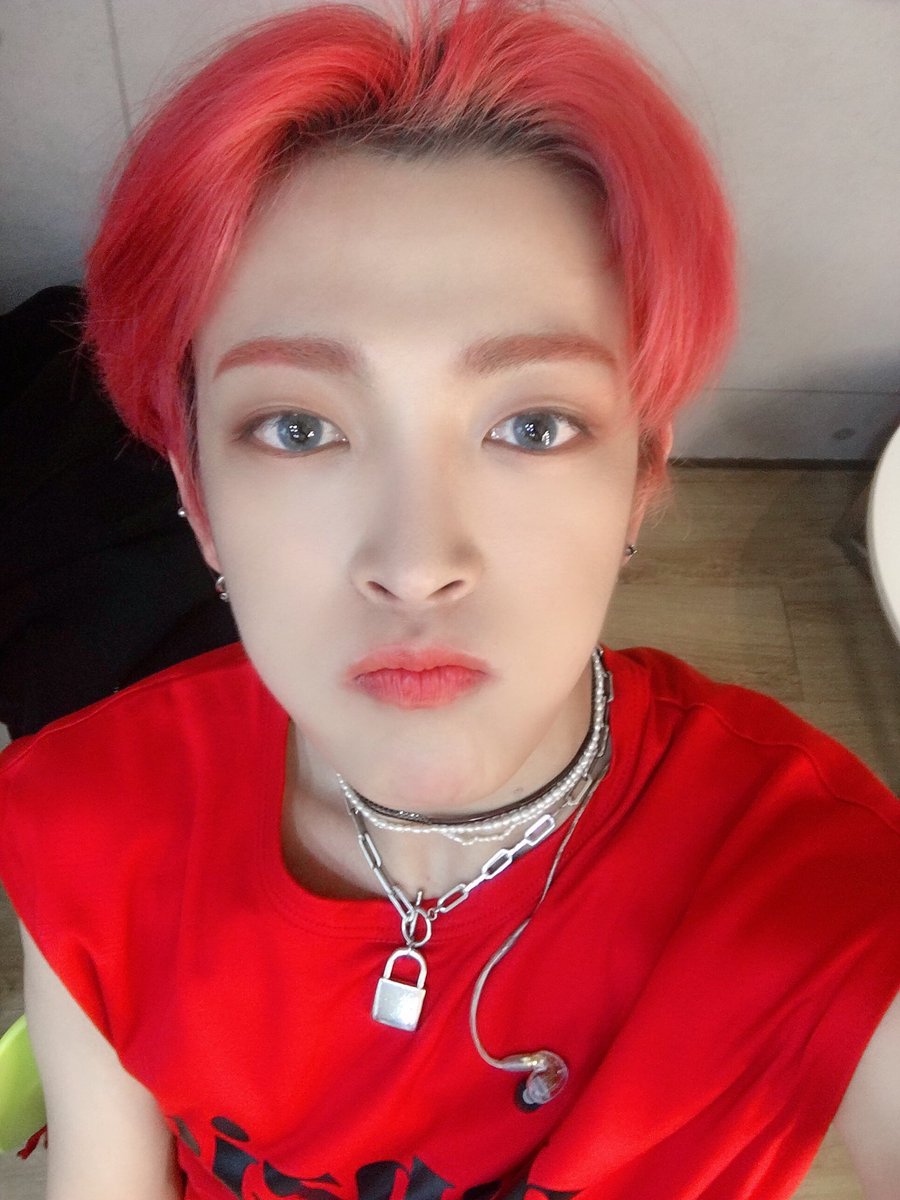 ltstwilight's tweet photo. The #TXT6thCB? Obviamente el evento del año y al que todos deberían asistir si son unos intelectuales como yo y son fans @inTXTzip. Besitos a todos, y en especial a mi bebé <noah3. Sepan que #𝕚𝐅IGHT con cualquiera que se atreva a criticarlos. 🤨

charming_vampire ✷ #𝕀ℤ𝕌𝕂𝕀 https://t.co/IbWmlJVYXi