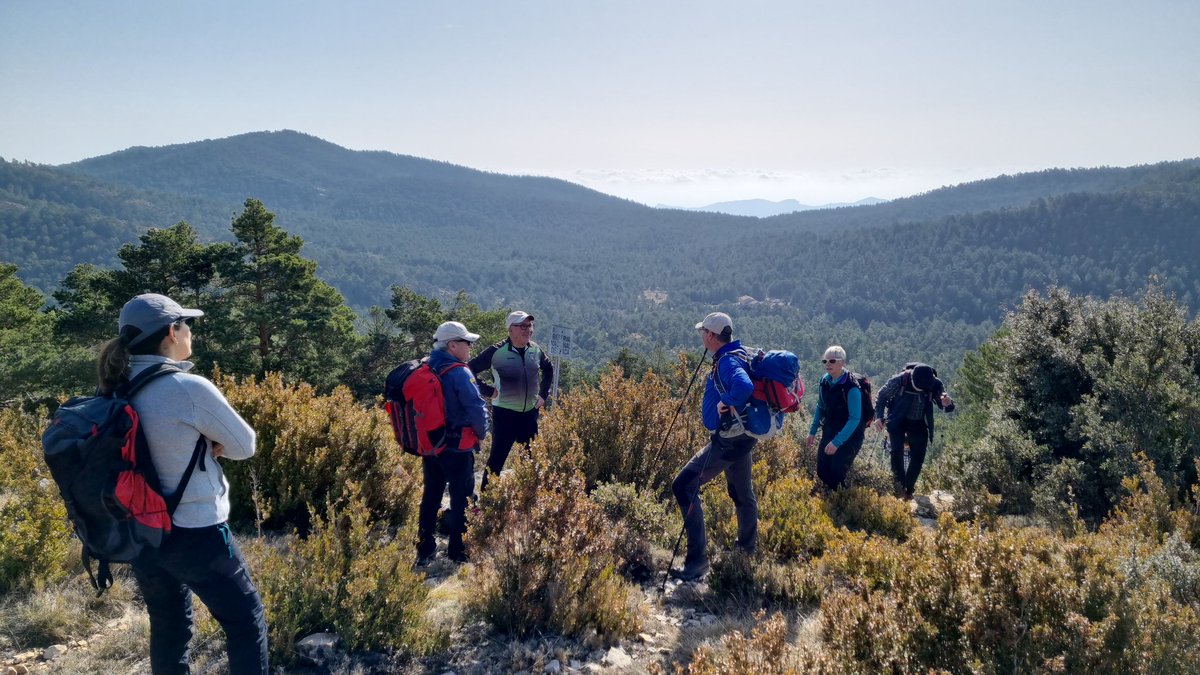 Avui la flama de la llengua ha fet parada al Tossal de Rei, com els últims 10 anys gràcies al <a href="/ManuelCabanil11/">Manuel Cabanillas</a> i als companys de Castelló i Benicàssim. Enguany el <a href="/cegraciacat/">Club Excursionista de Gràcia🎗️</a> es l'entitat encarregada de renovar-la, diumenge la pujarem a <a href="/montserratinfo/">montserratinfo</a> <a href="/PNMontserrat/">PN Montserrat</a> 
#somcultura
