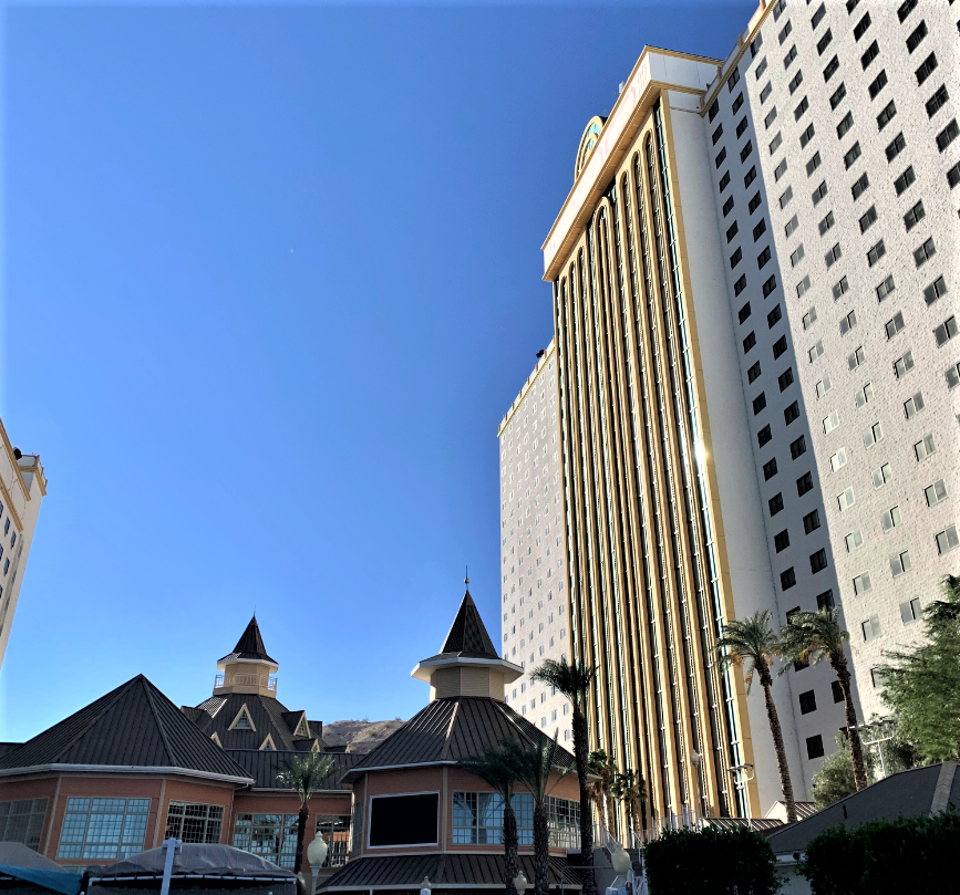 TropLaughlin's tweet photo. Super #Sunday 🌴 ☀️ #troplife #troplaughlin #laughlin @CaesarsRewards @CaesarsEnt https://t.co/Oq1lVkc5Qu