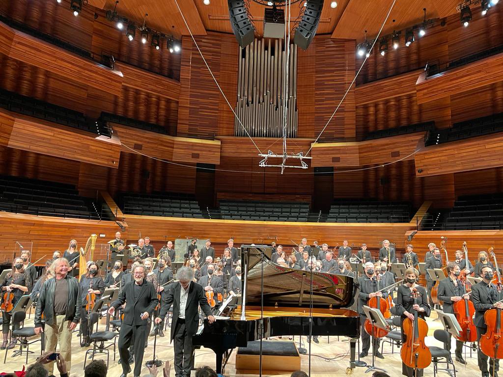 Clap de fin de la 32ème édition du Festival Présences de @RadioFrance. J’espère, cher public de @Maisondelaradio et de la Musique et de <a href="/francemusique/">France Musique</a>, que vous avez apprécié cette étonnante aventure musicale !