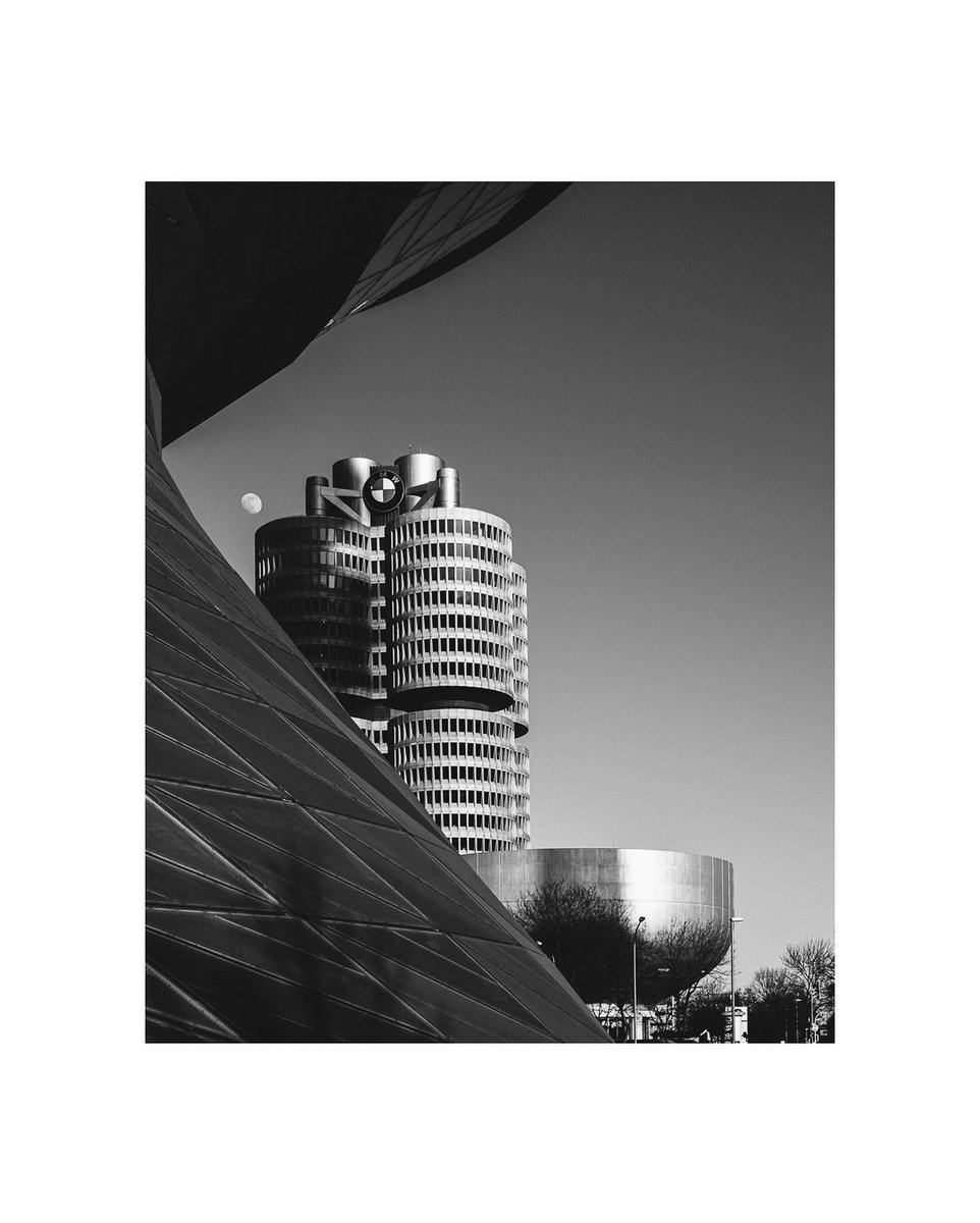 #fujifilm #xt4 #fujifilm_xseries #fujimag #acros #munich #munchen #germany  #streetphotography #blackandwhite #bnwphotography #bnw #bnwmunich #bmwmunich #architecturephotography #cityphotography #germanysworld #ig_bayern #deutschlandviews #bmwwelt #bmwmuseum #bmwworld #27mmf28