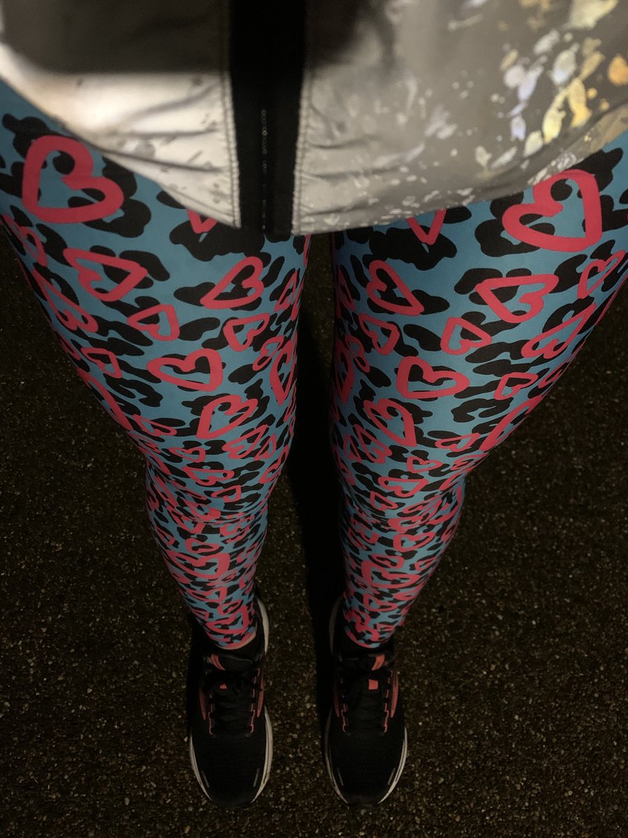 missjck1's tweet photo. An enjoyable but hungover 10k this evening wearing #bellabops 💕💙 https://t.co/KJCA0gxaQX