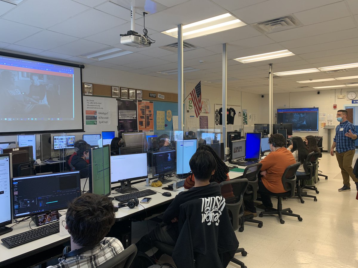 OcvtsMultimedia's tweet photo. Our students had the pleasure of getting first hand advice from Kevin Nulty about careers in video production @ocvts @OcvtsMultimedia @goldenjonesvp https://t.co/m3dPeeGJzP