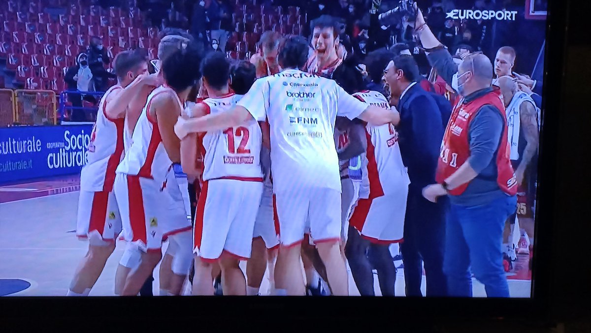 SoruStefano's tweet photo. TEAM! @PallVarese https://t.co/t9fNgQ1aB5