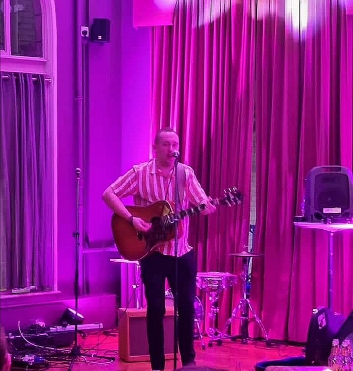 Really enjoyed my first show of the year at the relaunch party for the Epstein Lounge Sessions on Friday. Big thank you to <a href="/HelenMawMusic/">Helen Maw</a>
<a href="/RachHankinx/">Rach🌜</a> <a href="/satelliteliv/">Satellite Music and Events</a>
for having me. It was such a great event to be a part of and a nice, positive start to 2022 😁 <a href="/EpsteinTheatre/">The Epstein Theatre</a>