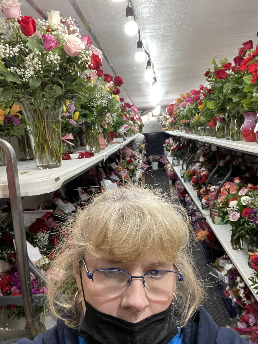 Valentine’s Day is upon us all. Working in folate shop for past 2 weeks!! #Valentinesweek #Flowers 💐🌷💕❤️😍