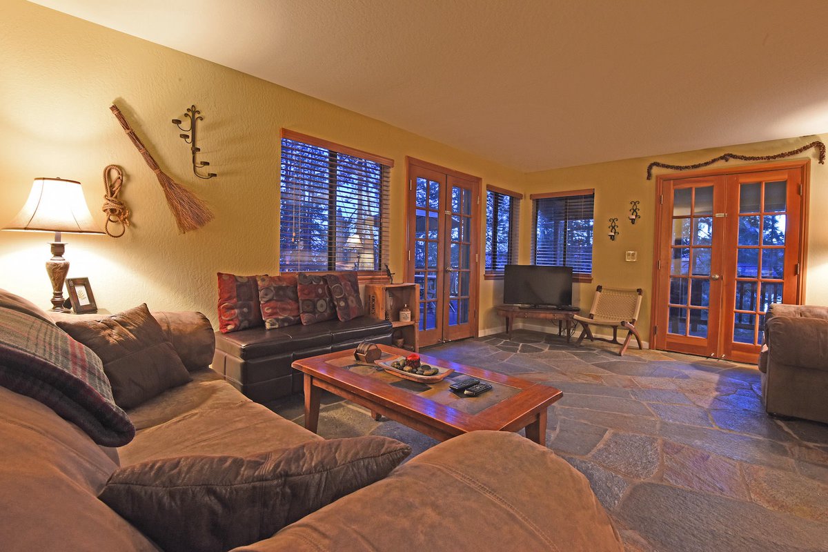 GrandWelcome's tweet photo. Mountainside Overlook is 4BD/3.5BA and features all the elements we love about vacation rentals-incredible views, great location, plenty of space to spread out, and really fun outdoor space! โฐ
#tahoe #laketahoe #exploretahoe #laketahoelife https://t.co/Dyf6n5MeZZ