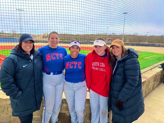 I now know somewhat of the feeling parents have when watching their children play the game they ❤️. I may not have kids of my own yet, but it sure did bring me a lot of joy watching these girls play collegiately! Just missing <a href="/gabsssmith1/">Gabby Smith</a>! 
<a href="/_cheyennefloyd_/">chey:)</a> <a href="/00Ismith00/">bell</a> <a href="/StinaPoo/">Kristina Stephens</a>