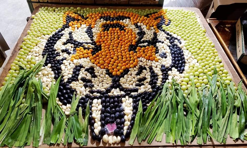 BENGALS PRIDE! 🧡 Check out this spread made out of fruits and vegetables at Jungle Jim's ahead of the Super Bowl. (📸: Laurie Caminiti)