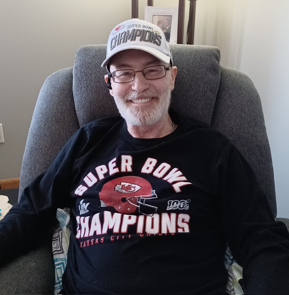 greid675's tweet photo. @dy2selfdaily @greid675 I'm representing my Kansas City Chiefs. This has been one of my favorite years for NFL football. Both Division playoffs were  excellent. I hope we have a great game again today. I want Cincinnati to win. https://t.co/aSYyOkN9CB