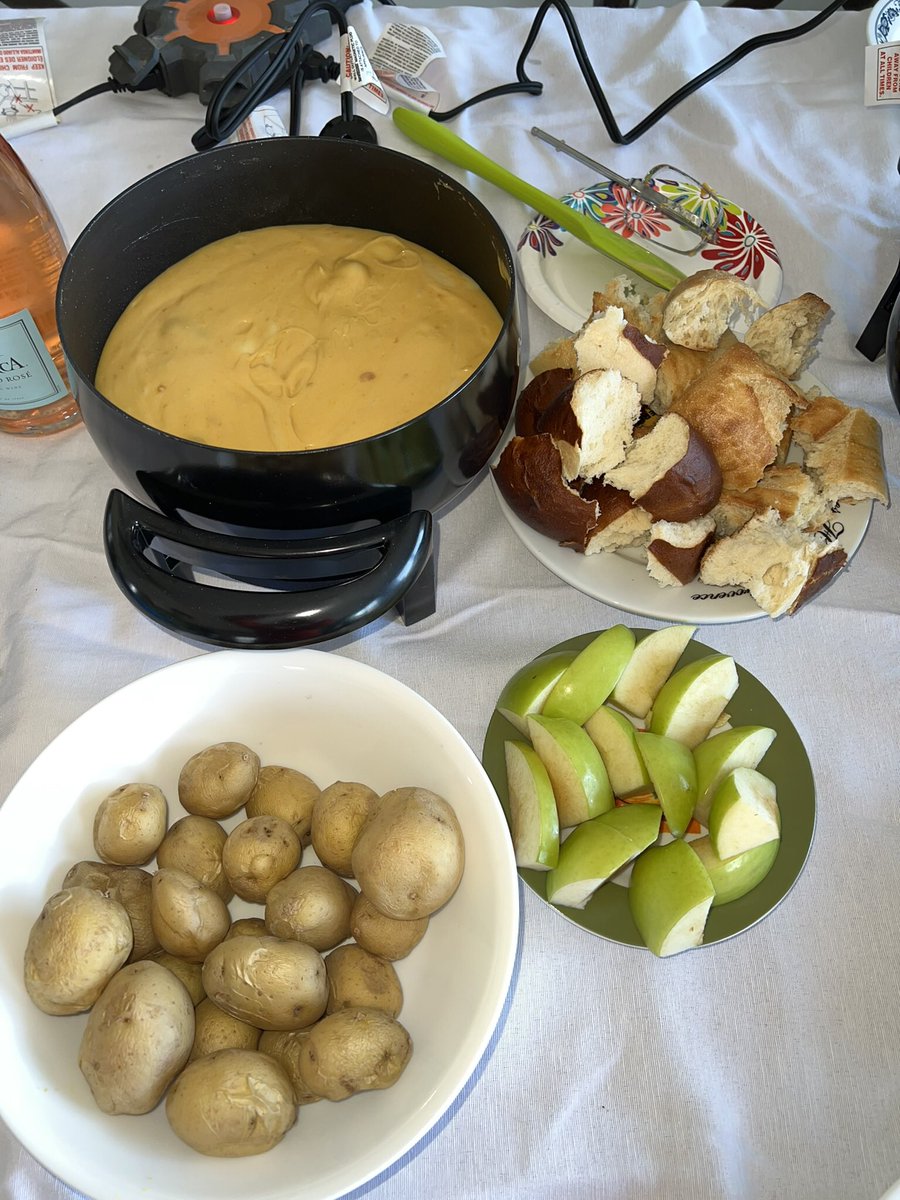 namtkd1's tweet photo. A Super Bowl fondue action! Beef &amp; shrimp lettuce wraps, cheese and chocolate fondue, and topping off a glass of Prosecco Rose. https://t.co/5v7K4M31mQ