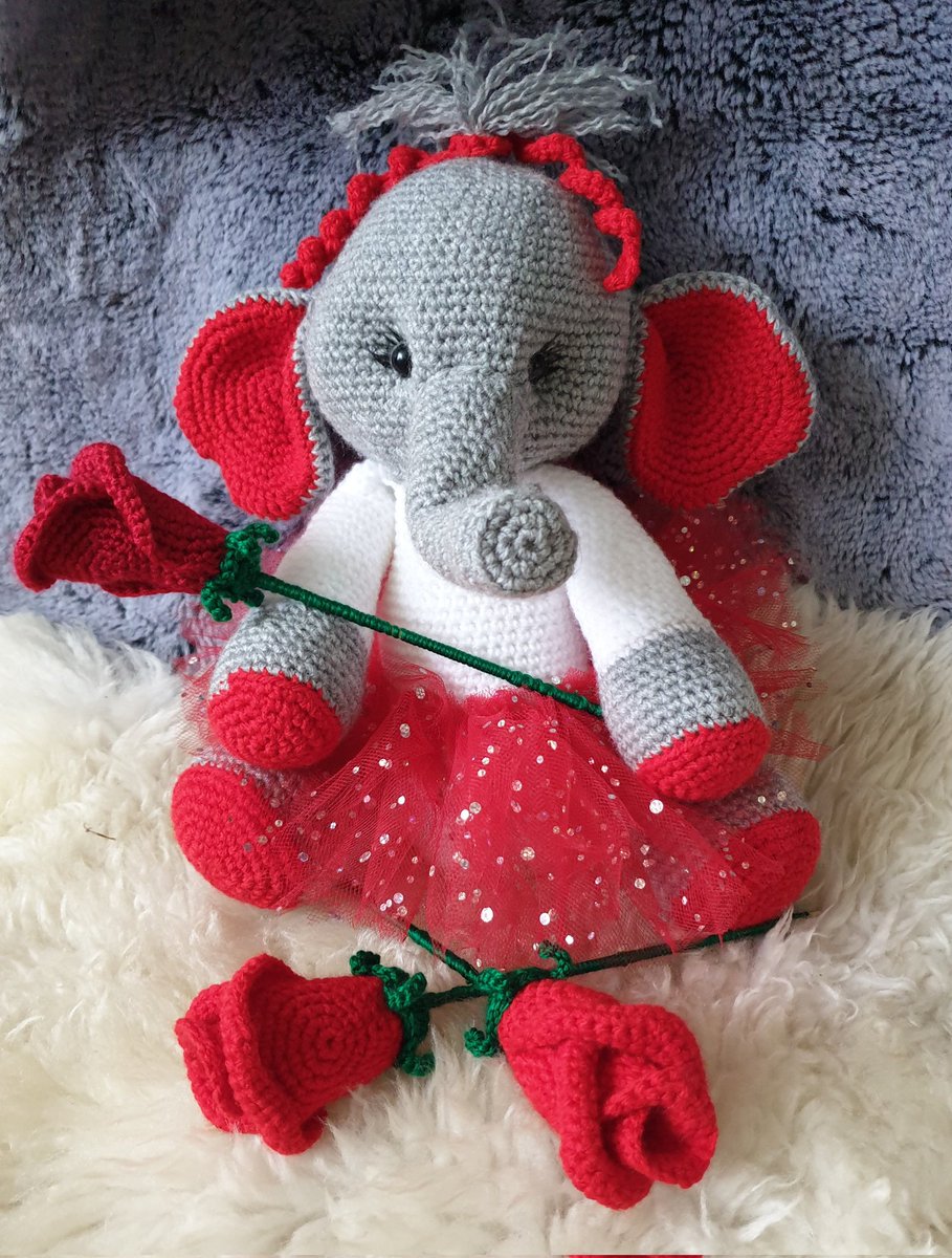natashaw1700's tweet photo. Happy love day❤ xoxo
#love #valentines #bemine
#crochet #elephant #rose #adorkables https://t.co/UUjKk3NV7b