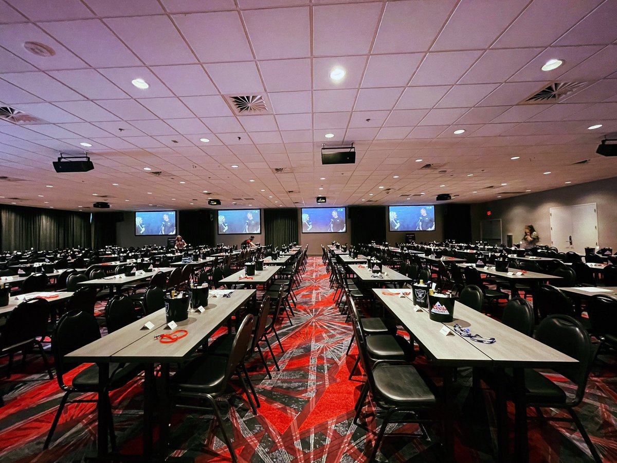 theDlasvegas's tweet photo. Thirty minutes away! Who’s excited for our #BigGameBash? 🏈👀
See you soon!
#theDLasVegas #BigGame https://t.co/PxUmj5ObKJ
