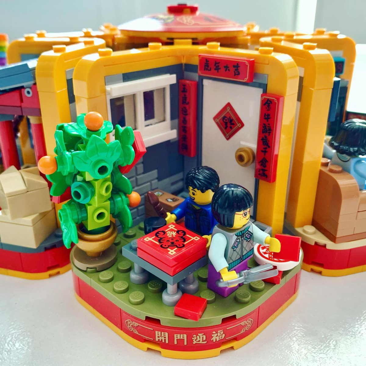 MakerWiz's tweet photo. Lucky Spring Decorations #buildoftheday #lunarnewyear #traditions #tigeryear #2022 #lego @lego #makersgonnamake https://t.co/cnl0Ke6irX