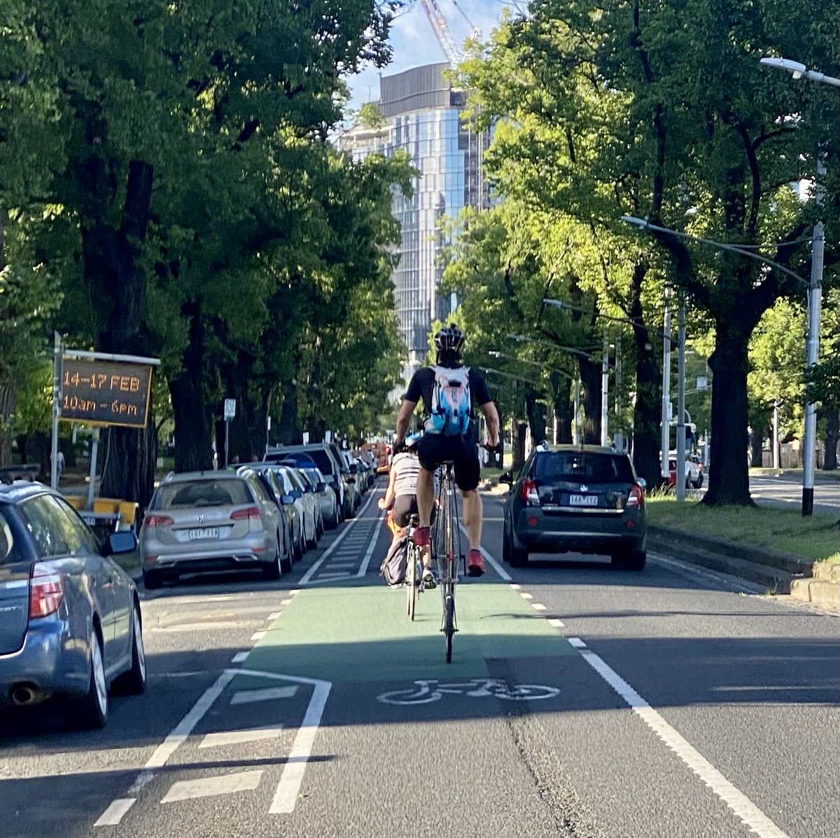 theosysbio's tweet photo. Only in Melbourne: commuting on a Penny-Farthing 🚲 😎😲
#onlyinmelbourne https://t.co/gkvOMF1KSm