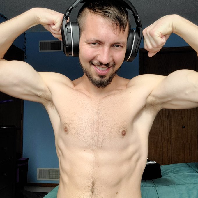 If anybody needs a valentine i'd be more than happy to be anybodies valentine! Spoil me and i'll return<a href="/tag/linkinbio"class="tags"><span>#linkinbio</span></a><a href="/tag/strong"class="tags"><span>#strong</span></a><a href="/tag/valentine"class="tags"><span>#valentine</span></a><a href="/tag/valentines"class="tags"><span>#valentines</span></a><a href="/tag/valentinesday"class="tags"><span>#valentinesday</span></a>